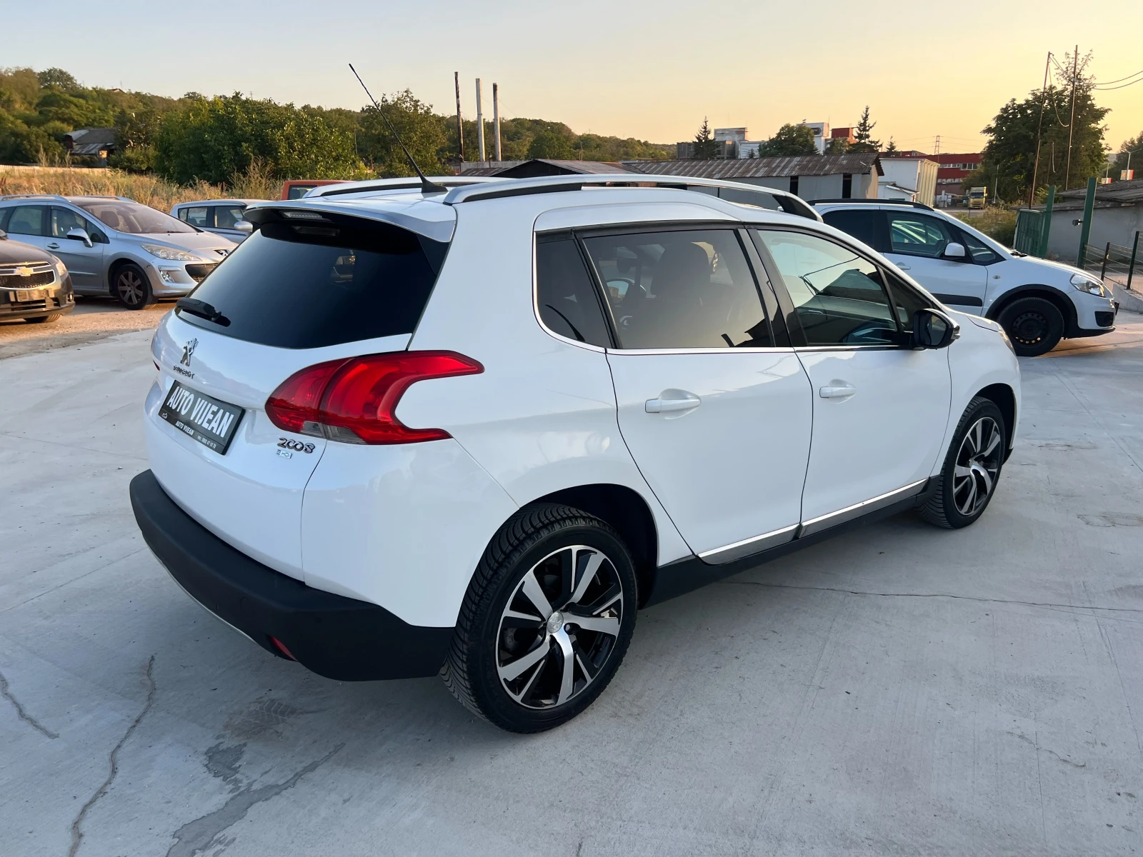 Peugeot 2008 1.6E-HDI-92 к.с - изображение 4