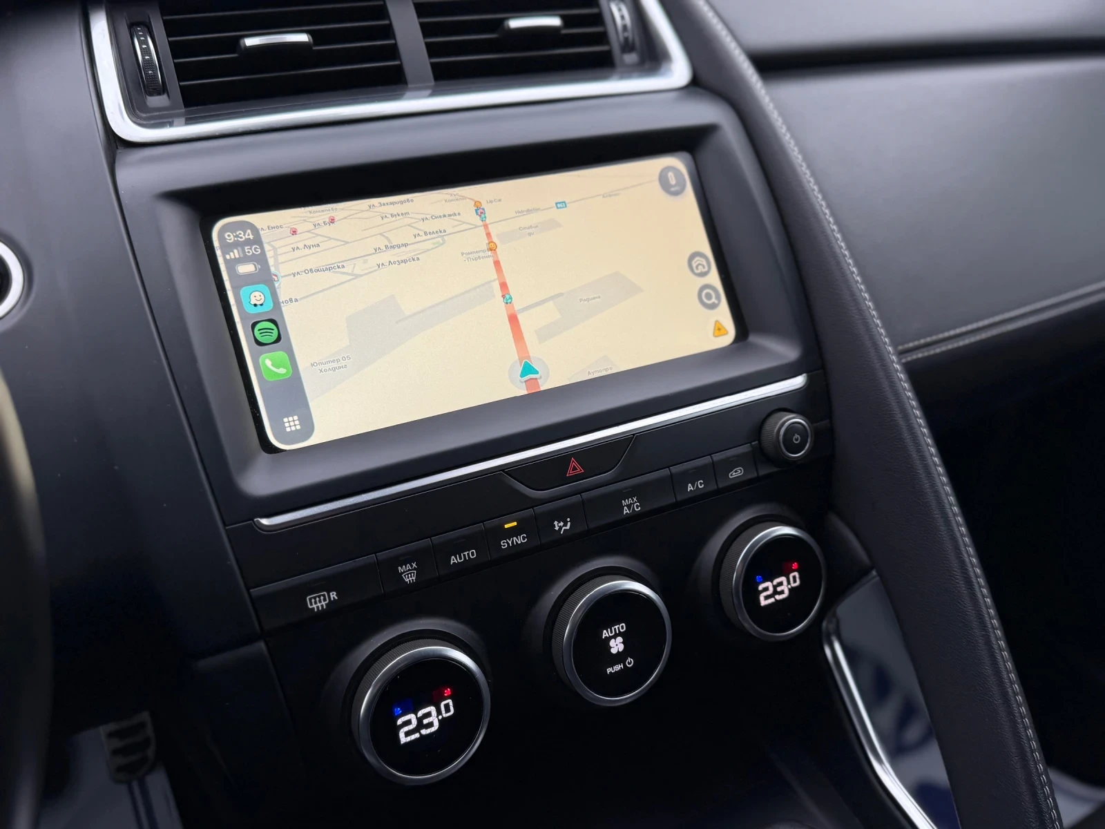 Jaguar E-pace 2.0D* R-DYNAMIC* AWD* LED* CAMERA* CARPLAY | Mobile.bg � ����������� 12