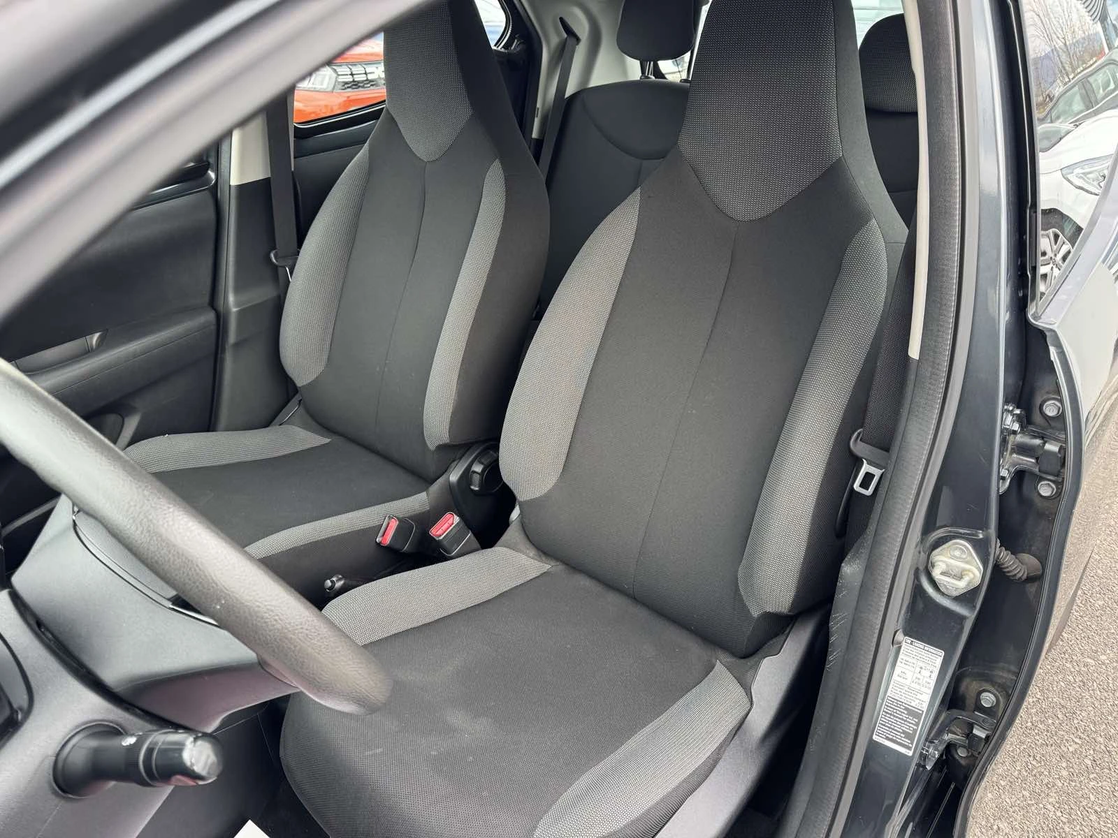 Toyota Aygo 1.0 I, снимка 13 - Автомобили и джипове - 54287992