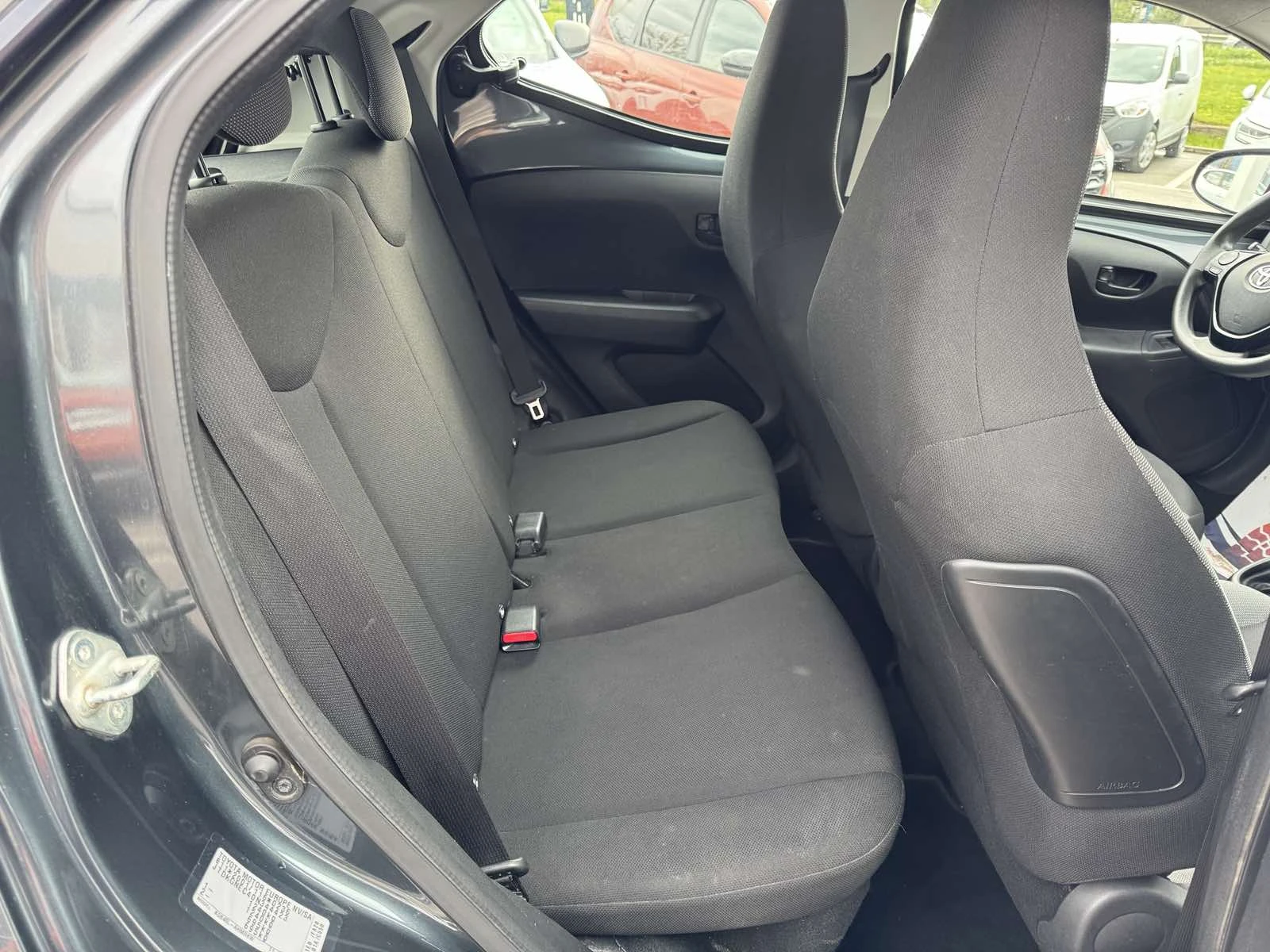 Toyota Aygo 1.0 I, снимка 10 - Автомобили и джипове - 54287992