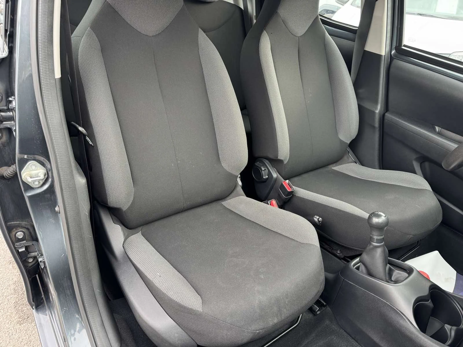 Toyota Aygo 1.0 I, снимка 9 - Автомобили и джипове - 54287992