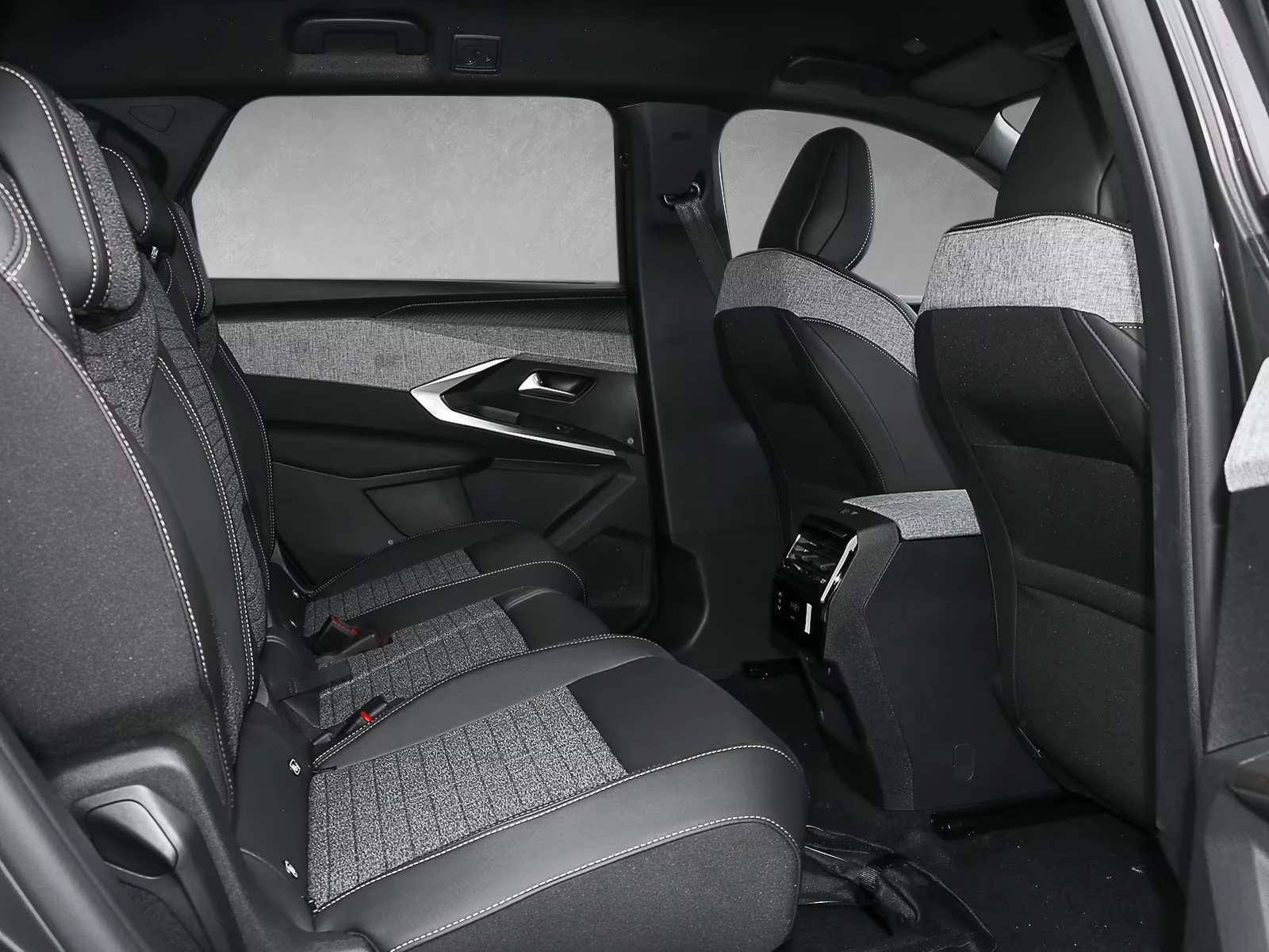 Peugeot 5008 ALLURE/213HP/7S/360/KEYLESS/NAVI/197h, снимка 11 - Автомобили и джипове - 54313665