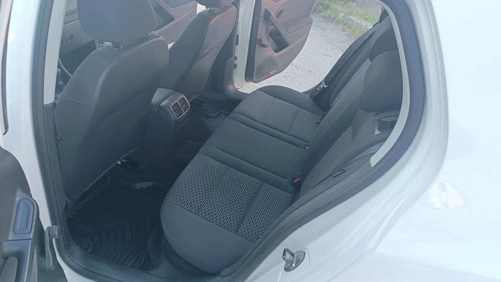 VW Golf 1.6 MPI. Топ състояние на140хил., снимка 15 - Автомобили и джипове - 54665116