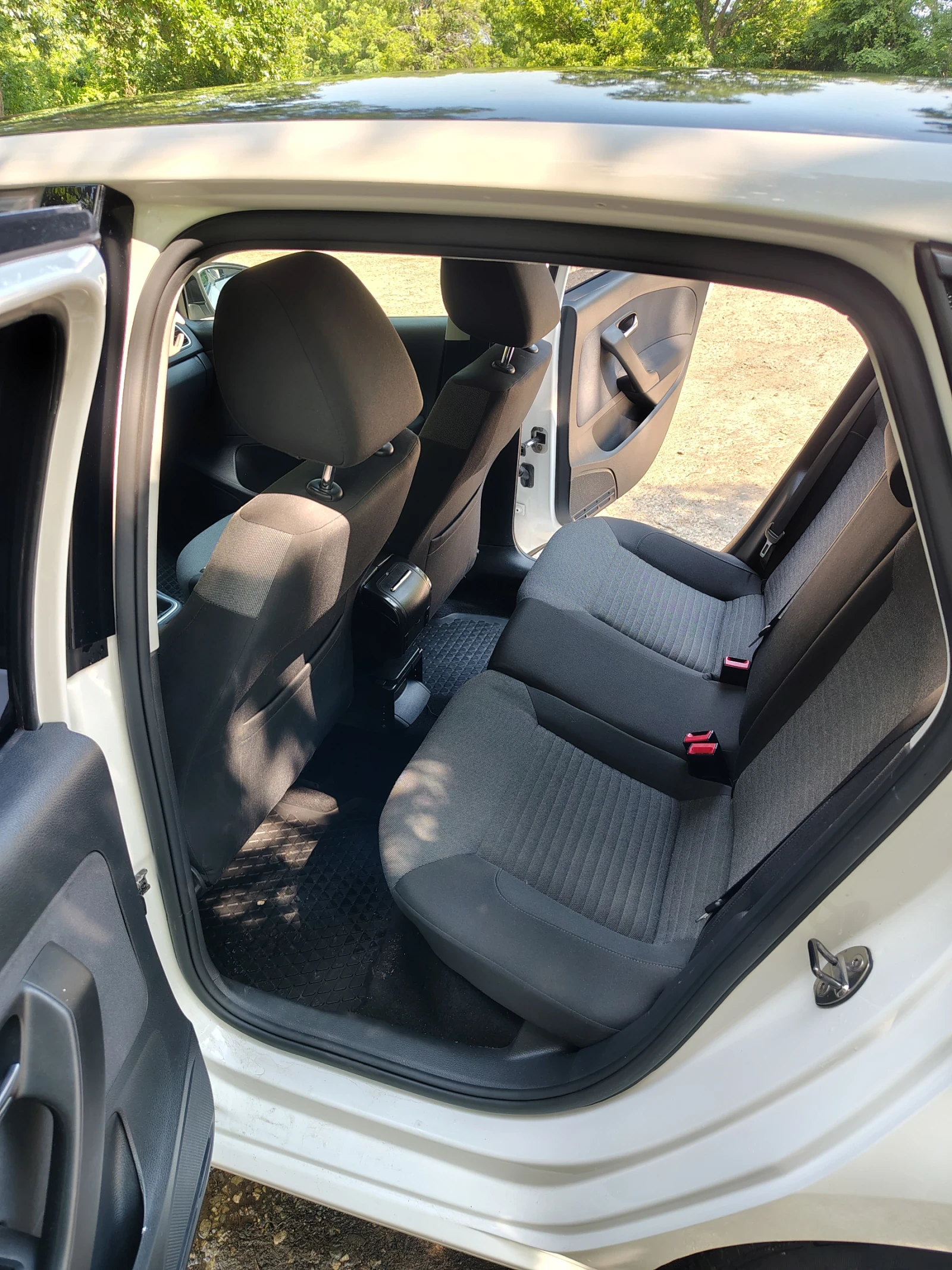 VW Polo 1.6 hdi, снимка 13 - Автомобили и джипове - 55239451