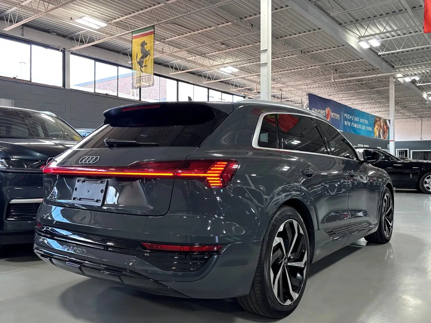 Audi E-Tron Q8 LOADED ЦЕНА ДО БЪЛГАРИЯ АВТОКРЕДИТ, снимка 4 - Автомобили и джипове - 55861008