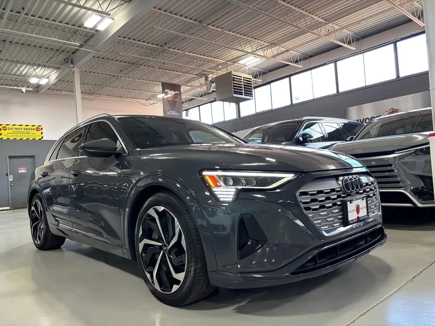 Audi E-Tron Q8 LOADED ЦЕНА ДО БЪЛГАРИЯ АВТОКРЕДИТ, снимка 2 - Автомобили и джипове - 55861008