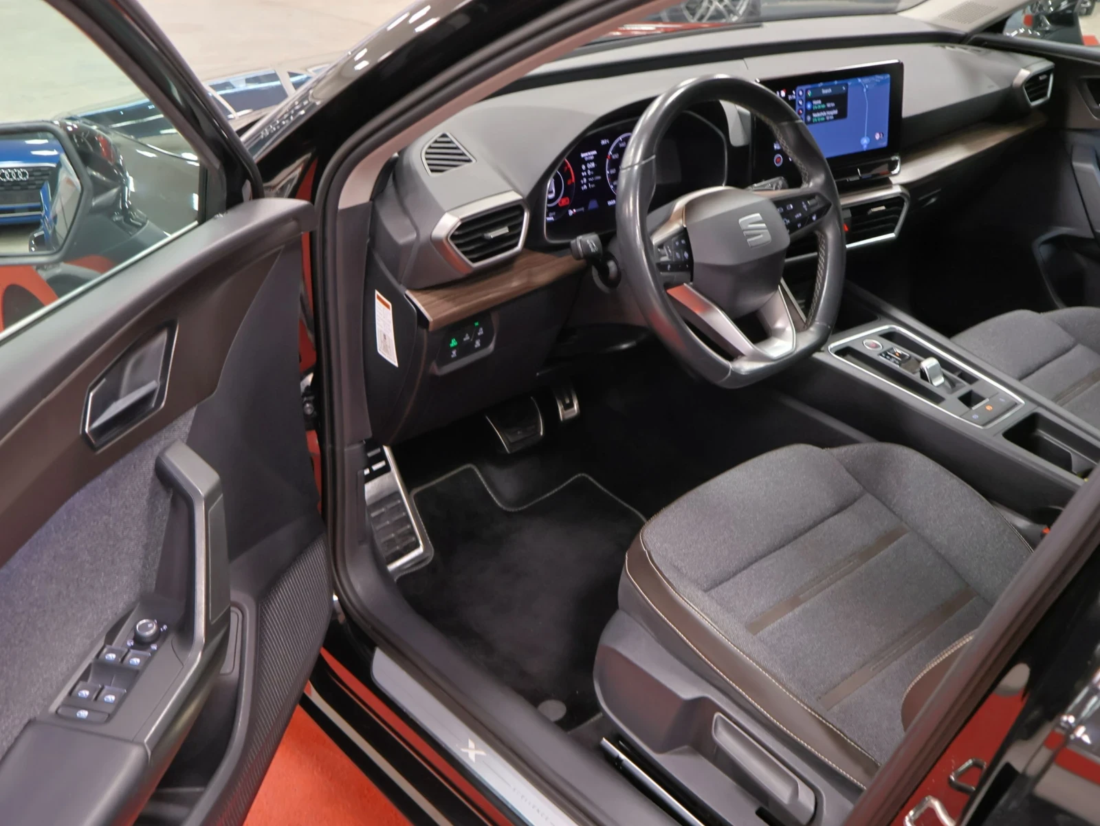 Seat Leon ST | 1.5 eTSI | DSG | LED | ACC | Camera, снимка 9 - Автомобили и джипове - 56012567