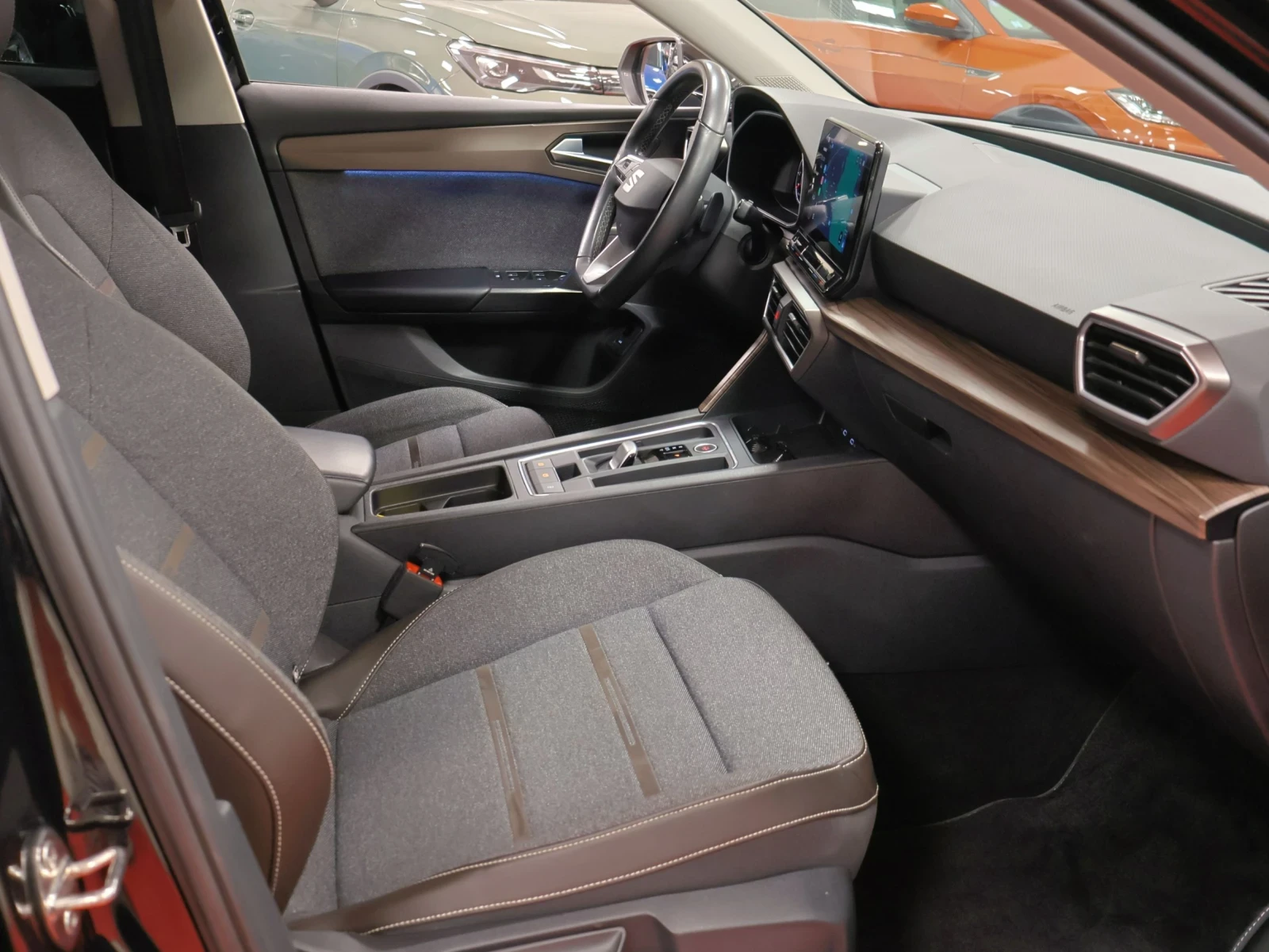 Seat Leon ST | 1.5 eTSI | DSG | LED | ACC | Camera, снимка 12 - Автомобили и джипове - 56012567