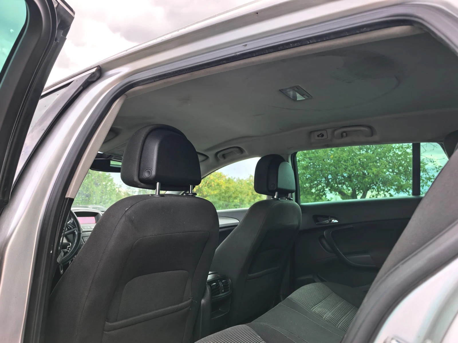 Opel Insignia 2.0д 131кс , снимка 11 - Автомобили и джипове - 56198751