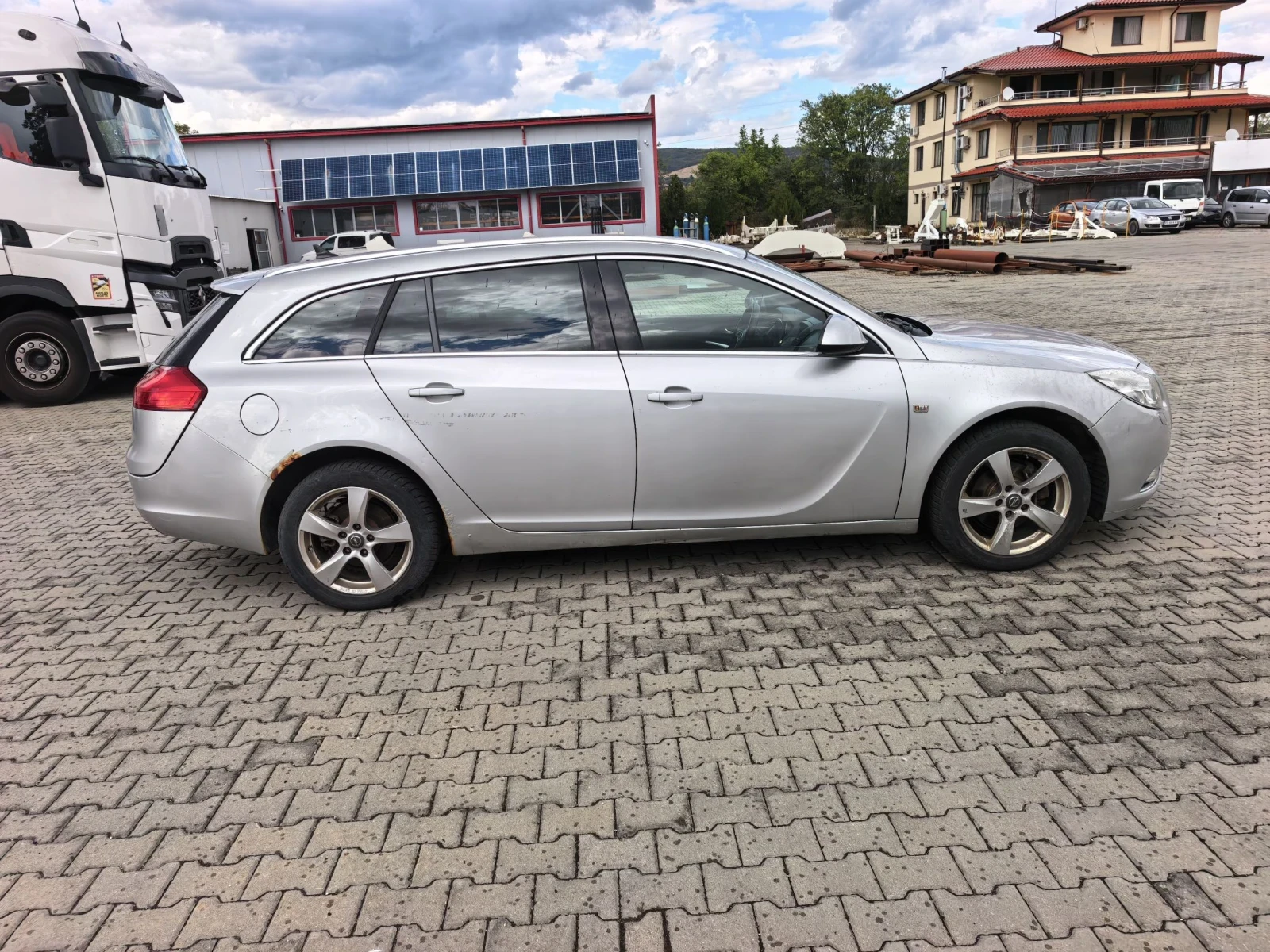 Opel Insignia 2.0д 131кс , снимка 8 - Автомобили и джипове - 56198751