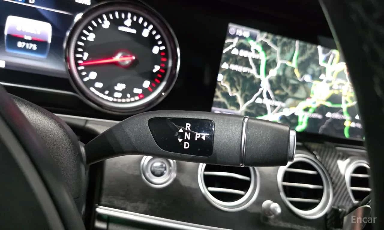 Mercedes-Benz E 200 * E200 Avantgarde * , снимка 9 - Автомобили и джипове - 56614406
