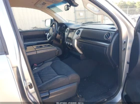 Toyota Tundra SR5 5.7L V8, снимка 9
