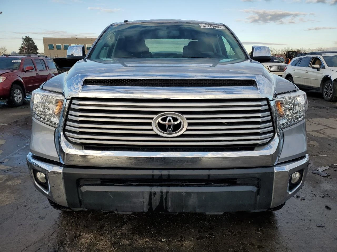 Toyota Tundra CREWMAX LIMITED 5.7L V8 - изображение 5