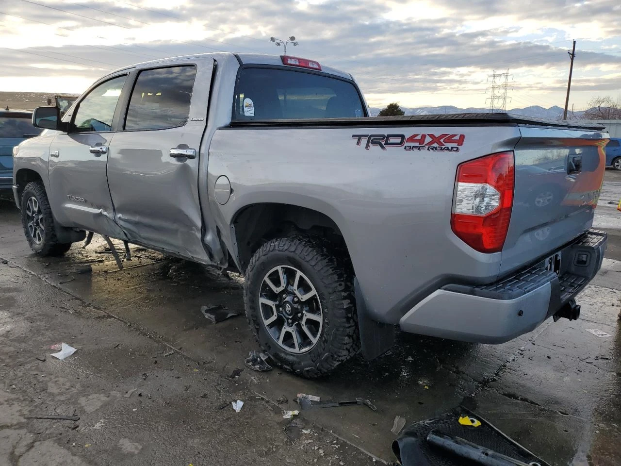 Toyota Tundra CREWMAX LIMITED 5.7L V8 - изображение 2