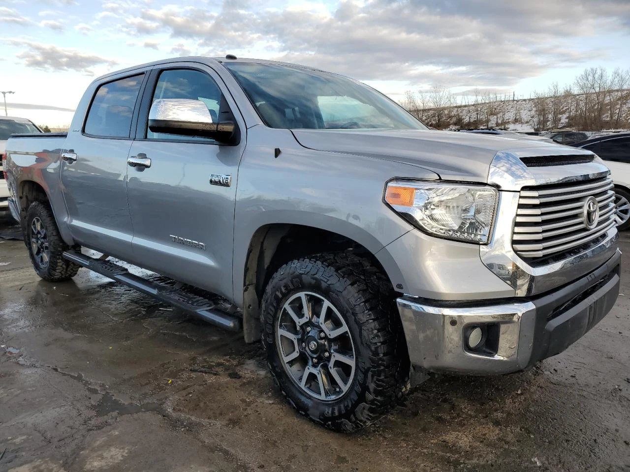 Toyota Tundra CREWMAX LIMITED 5.7L V8 - изображение 4