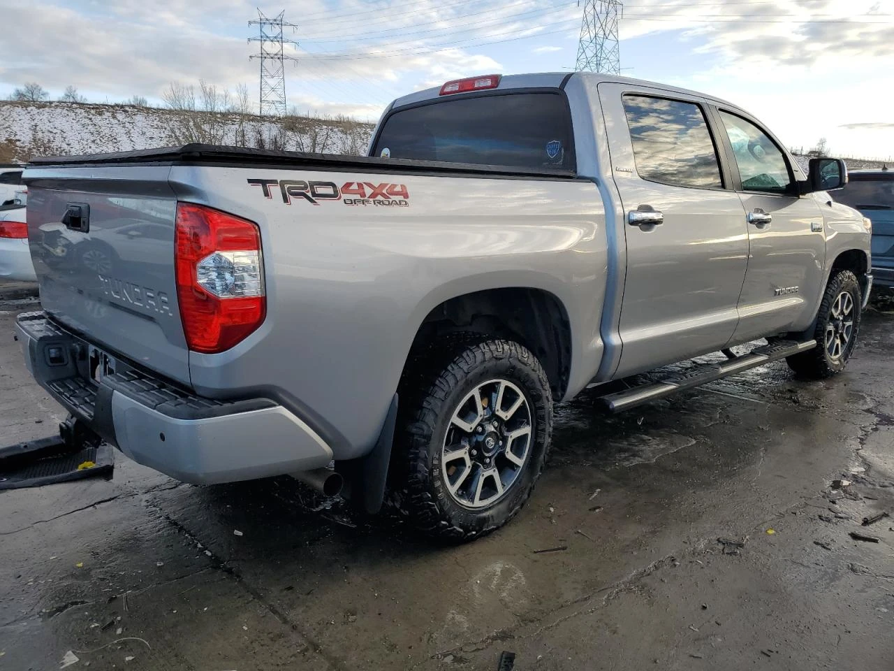 Toyota Tundra CREWMAX LIMITED 5.7L V8 - изображение 3