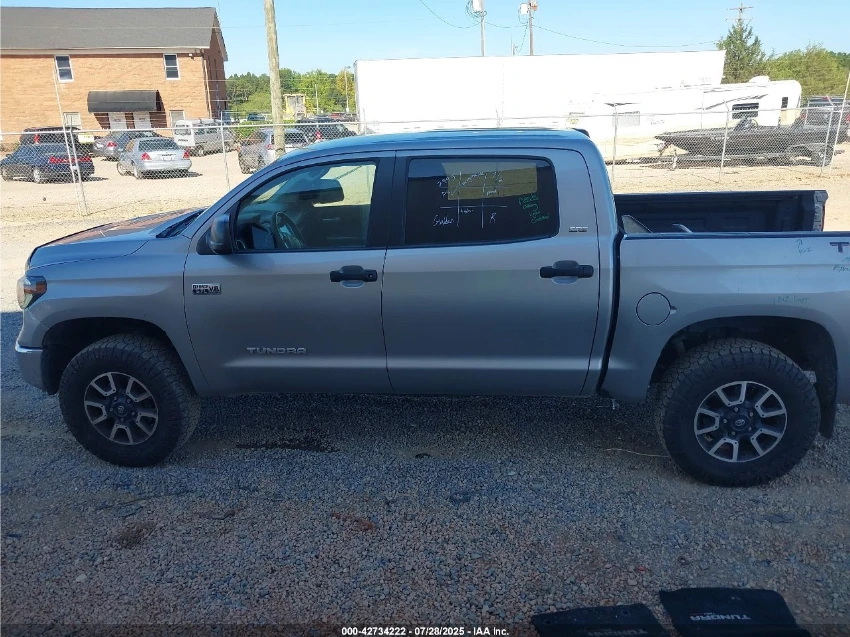 Toyota Tundra SR5 5.7L V8 - изображение 3