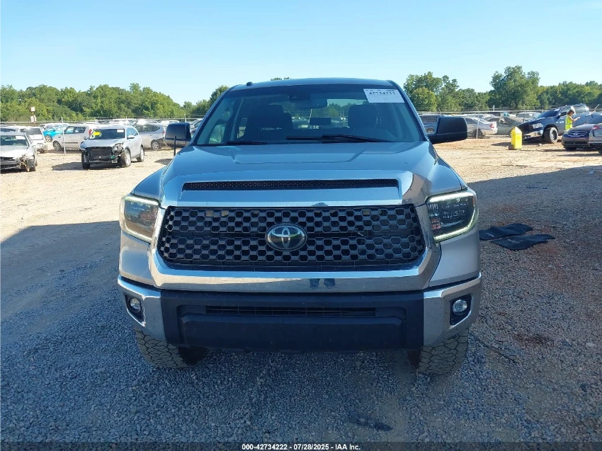 Toyota Tundra SR5 5.7L V8 - изображение 2