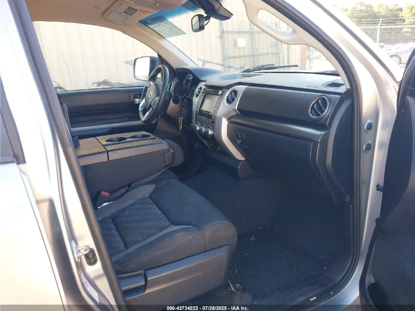 Toyota Tundra SR5 5.7L V8 - изображение 9