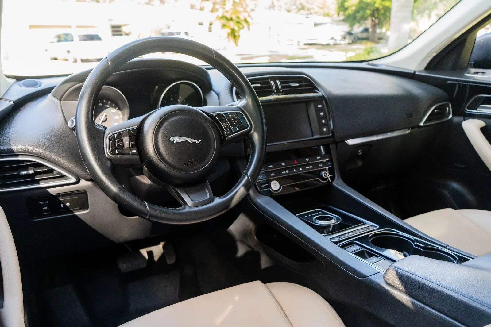 Jaguar F-PACE Premium - изображение 7