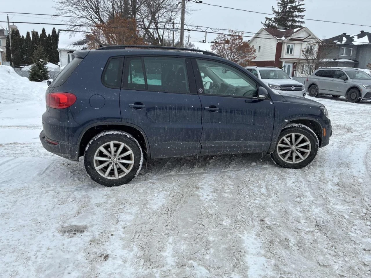 VW Tiguan Pano* 4x4* back cam* Подгрев*  - изображение 3