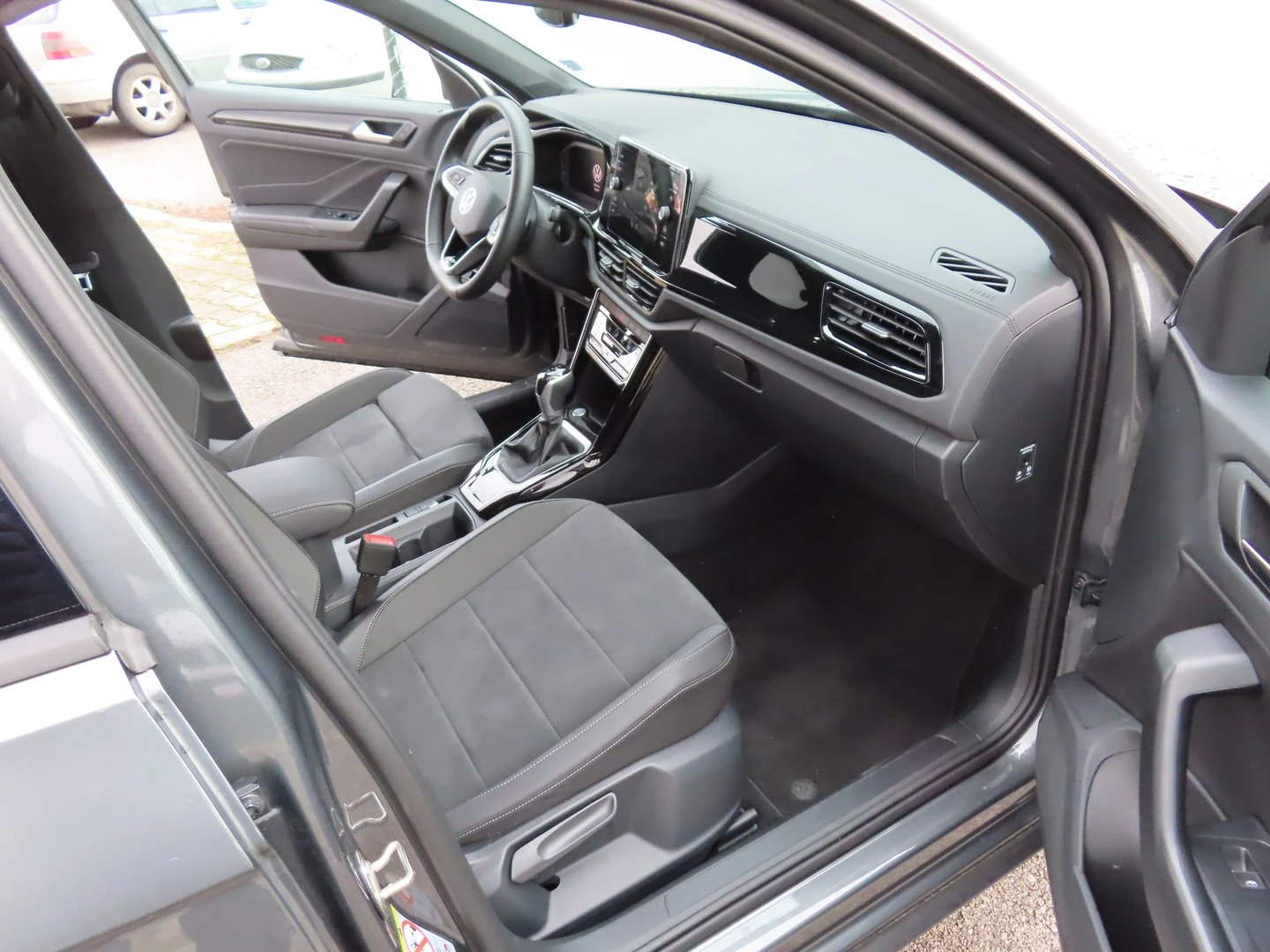 VW T-Roc VW T- Roc Style Plus 1.5 TSI OPF DSG - изображение 6