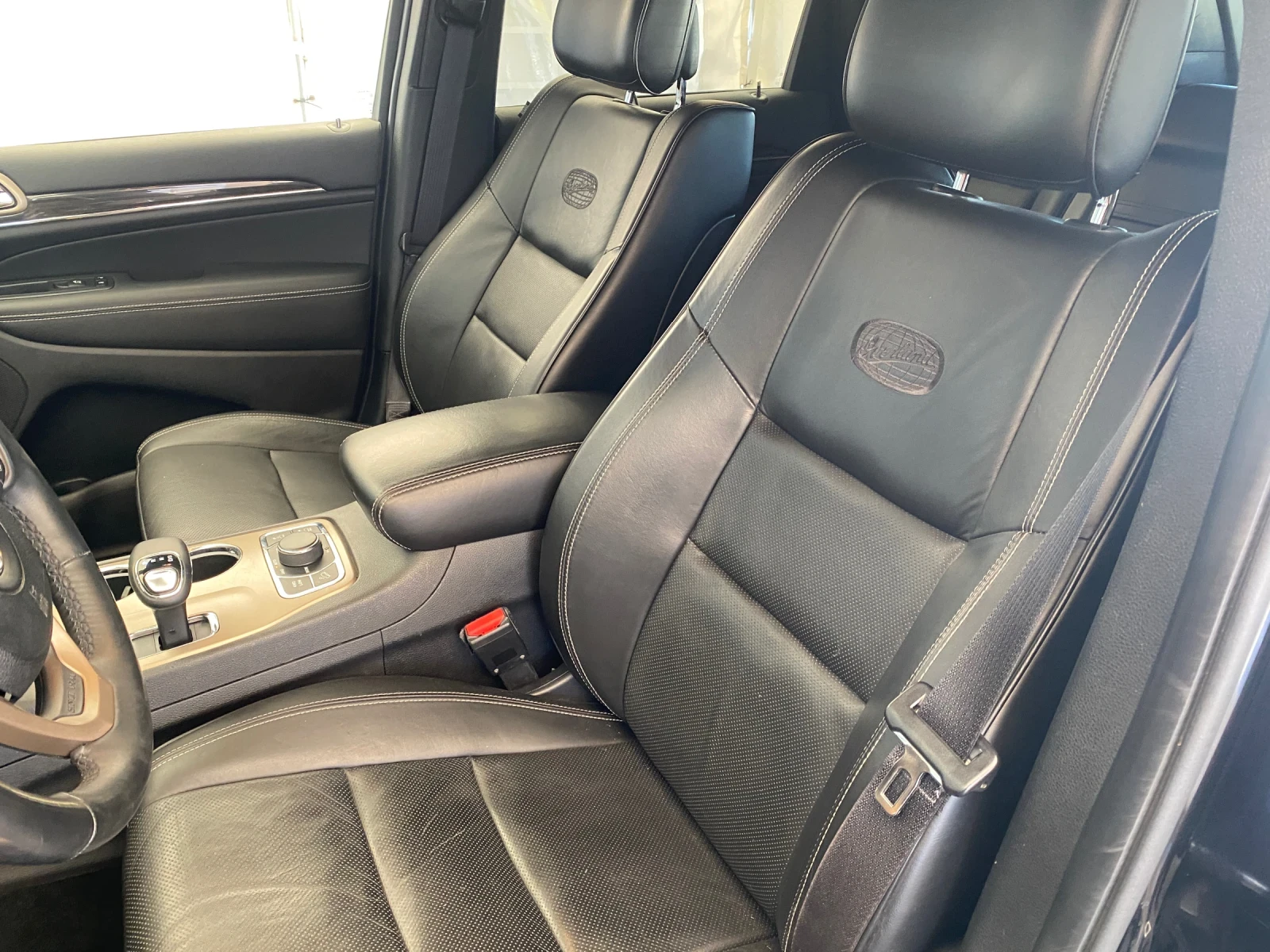 Jeep Grand cherokee Overland, снимка 13 - Автомобили и джипове - 54553891