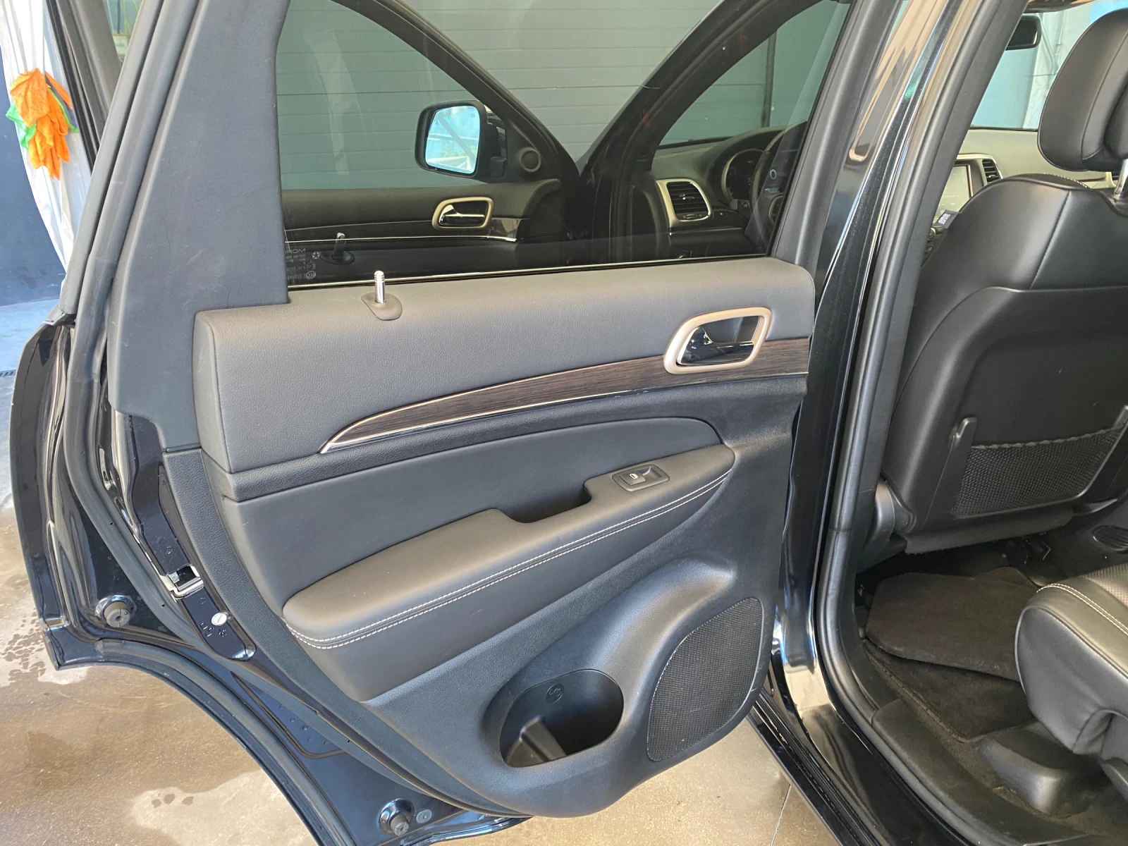 Jeep Grand cherokee Overland, снимка 15 - Автомобили и джипове - 54553891