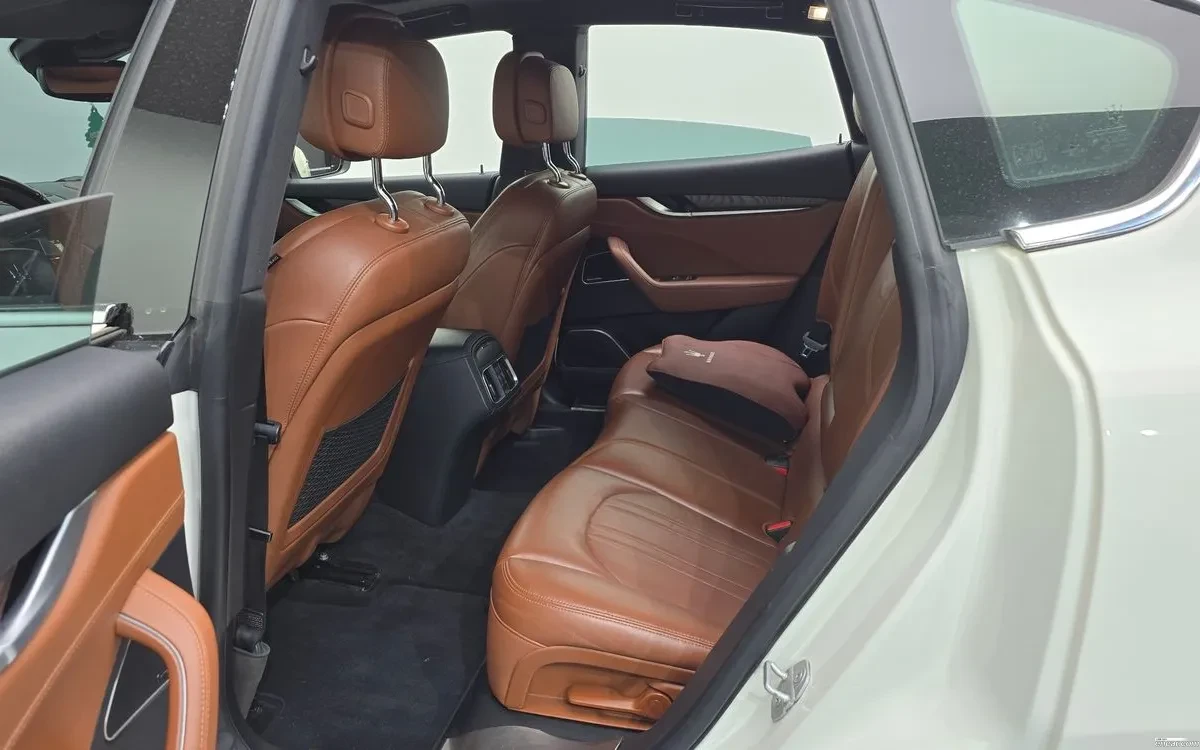 Maserati Levante Sport Pack* Grain Leather* Skyhook Suspension, снимка 9 - Автомобили и джипове - 54655961