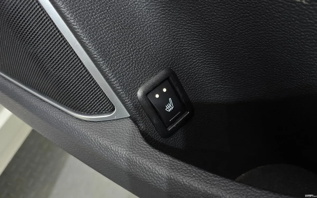 Maserati Levante Sport Pack* Grain Leather* Skyhook Suspension, снимка 14 - Автомобили и джипове - 54655961