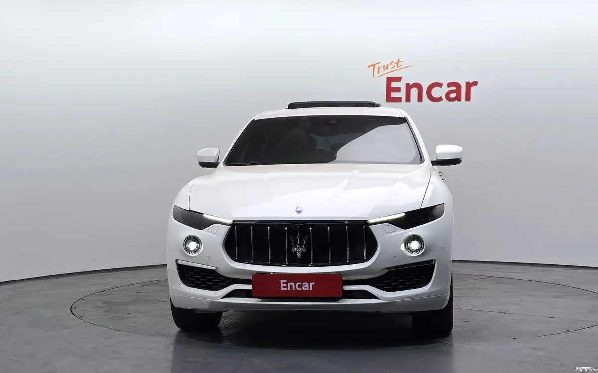 Maserati Levante Sport Pack* Grain Leather* Skyhook Suspension, снимка 2 - Автомобили и джипове - 54655961