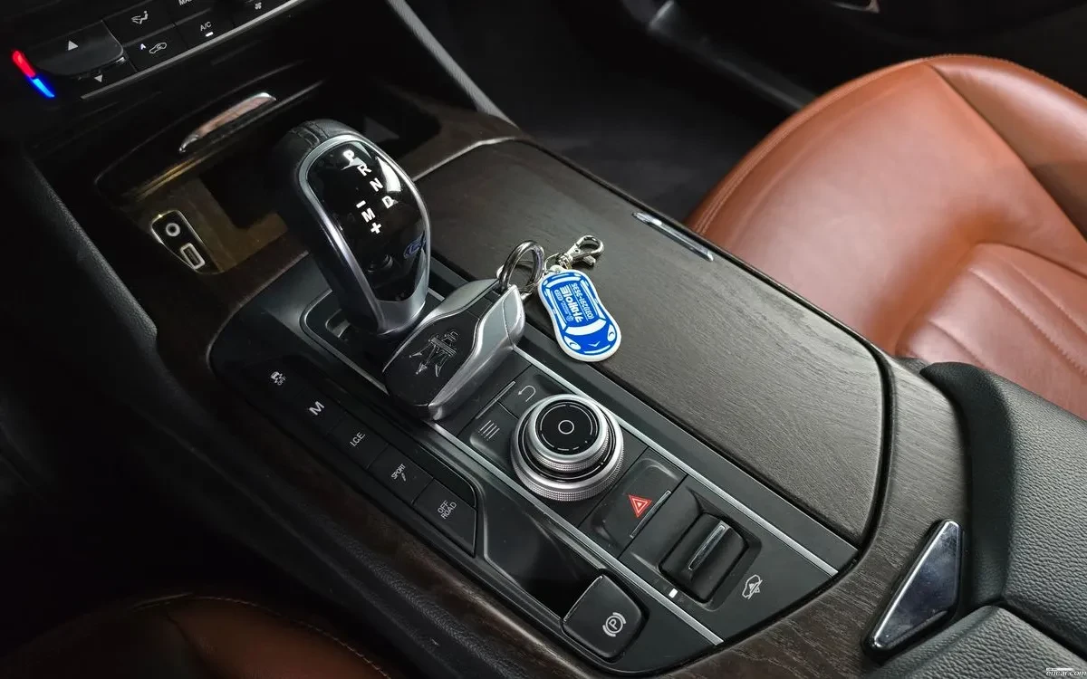 Maserati Levante Sport Pack* Grain Leather* Skyhook Suspension, снимка 13 - Автомобили и джипове - 54655961