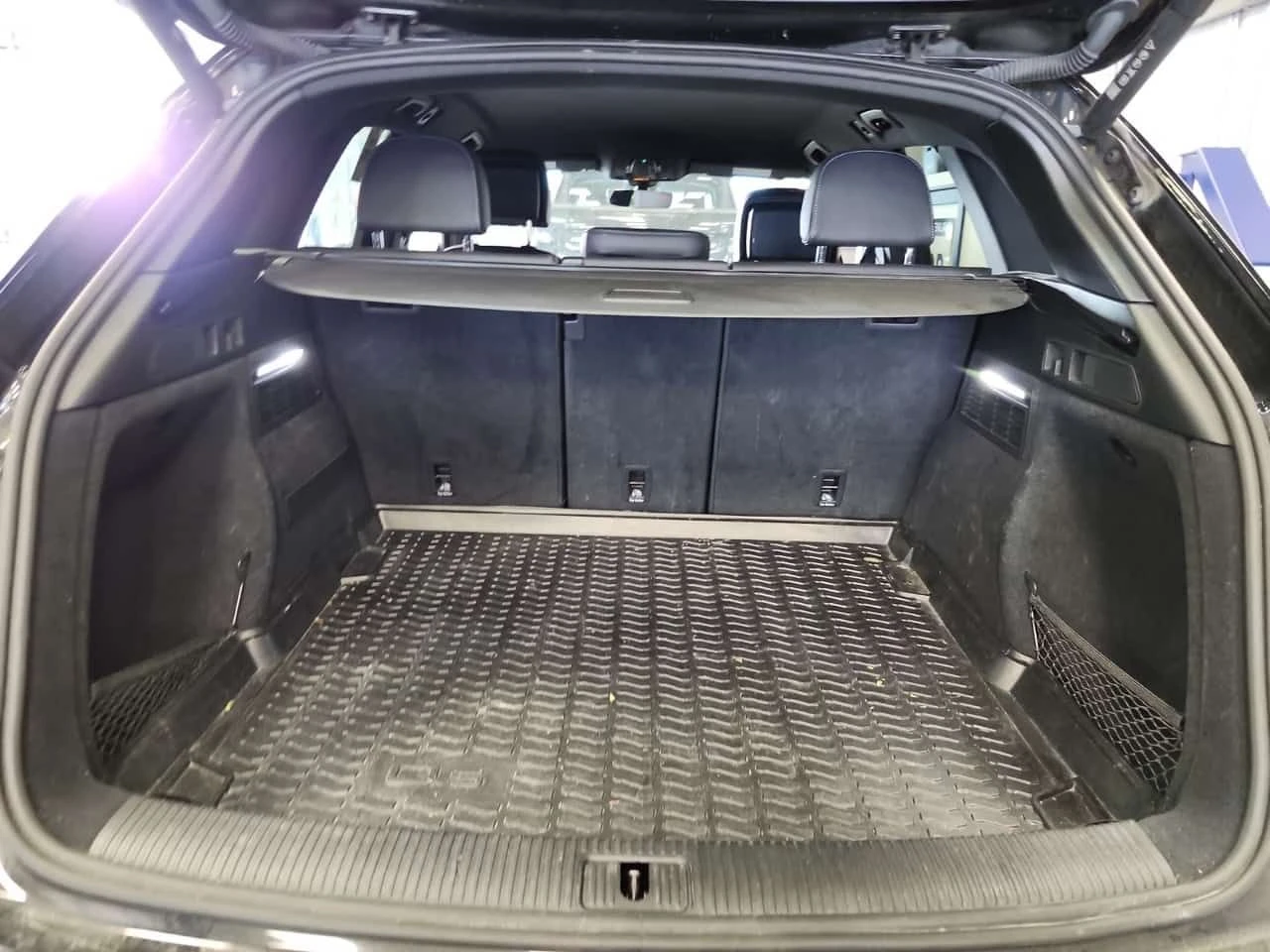 Audi Q5  40 Tfsi Quattro / ДИСТРОНИК / ПОДГРЕВ / 2 КЛЮЧА , снимка 13 - Автомобили и джипове - 55402575