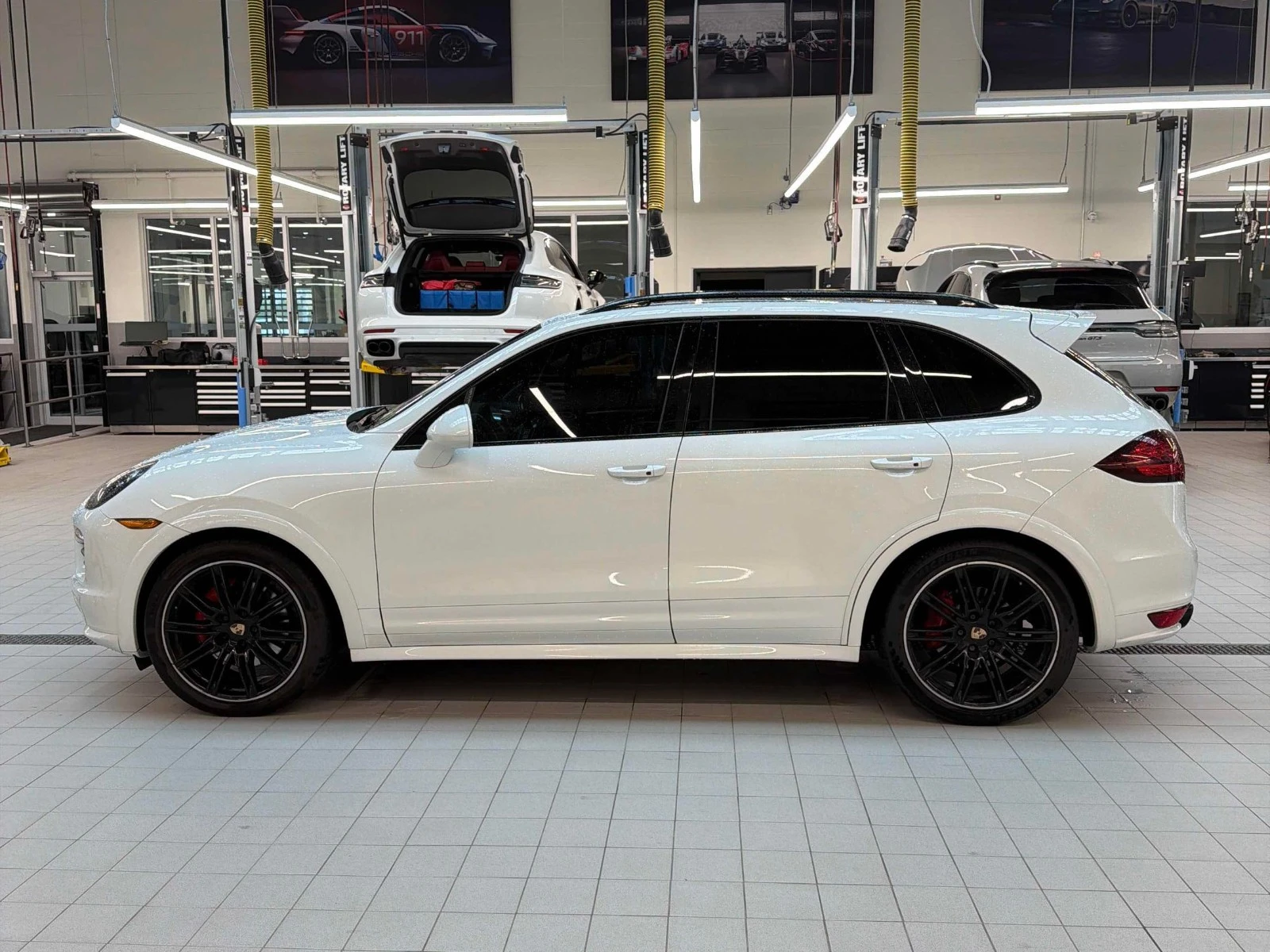 Porsche Cayenne GTS ЦЕНА ДО БЪЛГАРИЯ АВТОКРЕДИТ, снимка 3 - Автомобили и джипове - 55653440