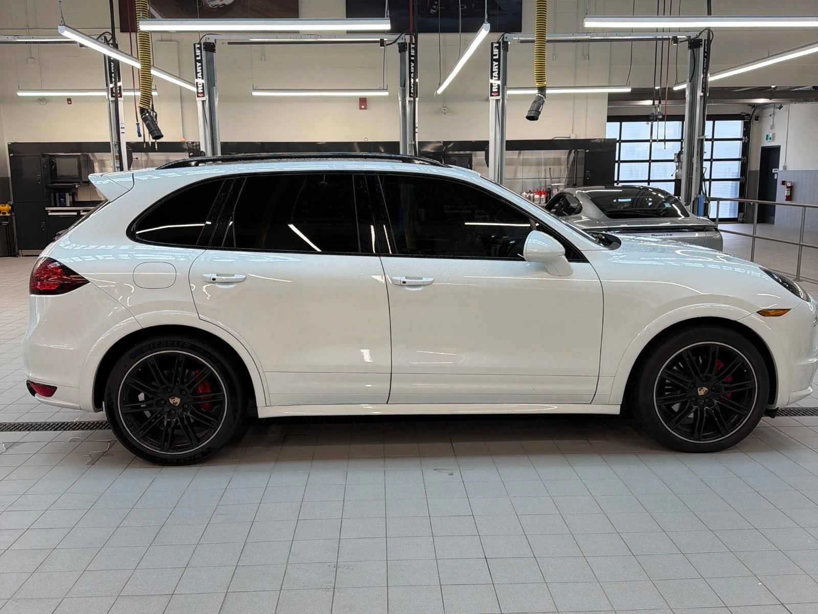 Porsche Cayenne GTS ЦЕНА ДО БЪЛГАРИЯ АВТОКРЕДИТ, снимка 5 - Автомобили и джипове - 55653440