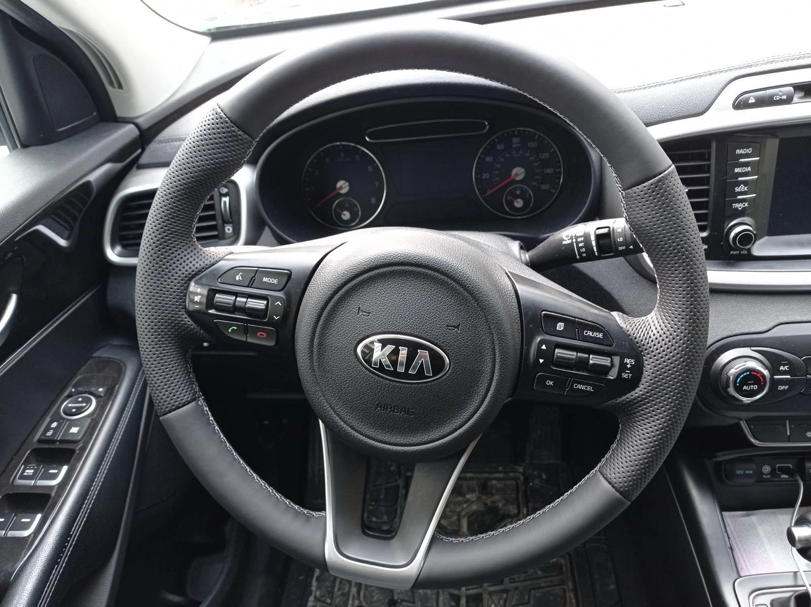 Kia Sorento, снимка 6 - Автомобили и джипове - 55671041