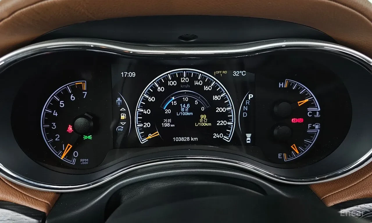 Jeep Grand cherokee 3.6 SUMMIT / ОБДУХ / DISTRONIC / PANO / H&K / FULL, снимка 10 - Автомобили и джипове - 56144664
