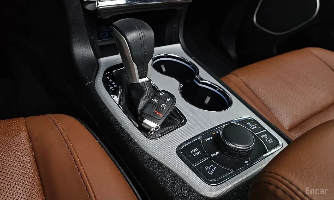 Jeep Grand cherokee 3.6 SUMMIT / ОБДУХ / DISTRONIC / PANO / H&K / FULL, снимка 12 - Автомобили и джипове - 56144664
