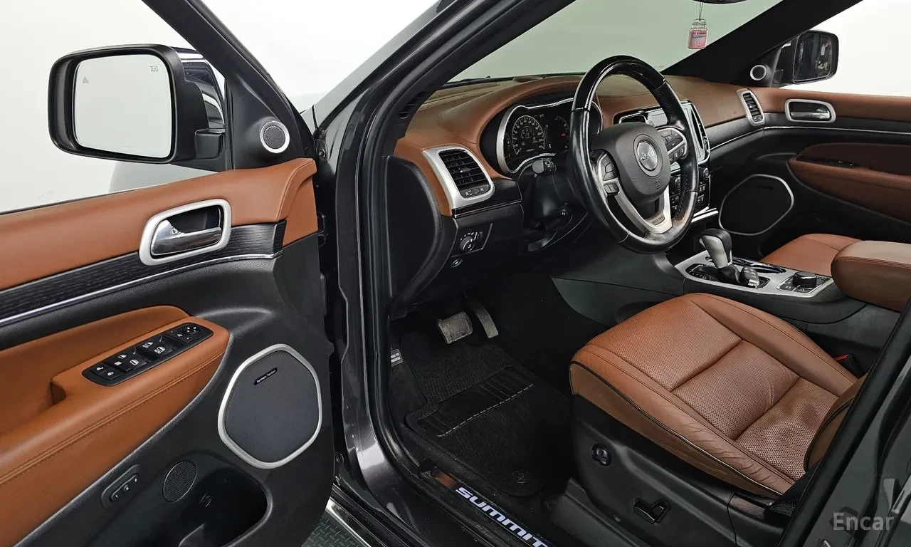 Jeep Grand cherokee 3.6 SUMMIT / ОБДУХ / DISTRONIC / PANO / H&K / FULL, снимка 6 - Автомобили и джипове - 56144664