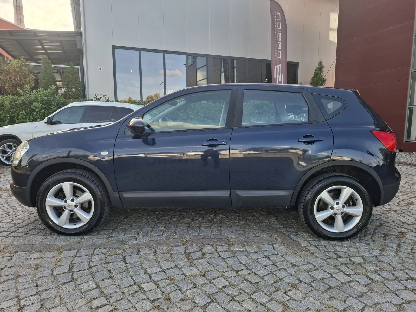Nissan Qashqai 2.0i-141 �.�.* 4�4* ����������� * 6��.* �������*  | Mobile.bg � ����������� 2