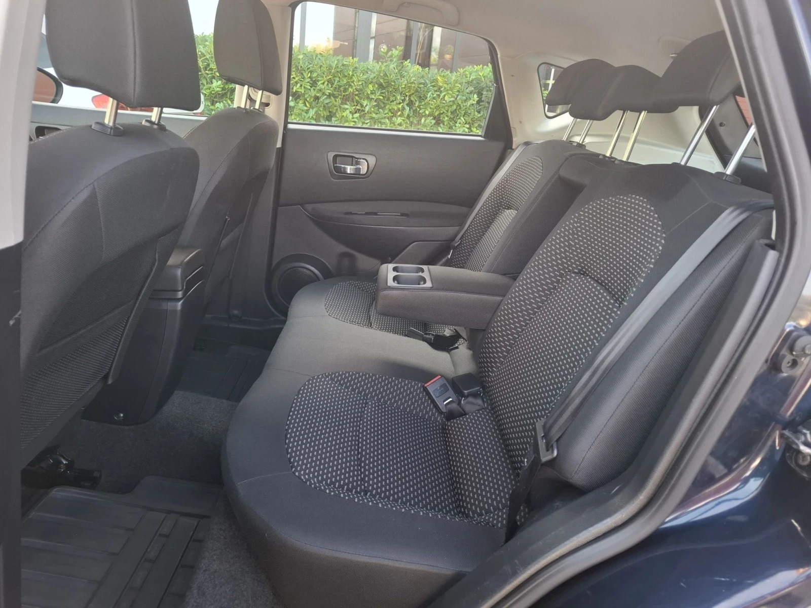 Nissan Qashqai 2.0i-141 �.�.* 4�4* ����������� * 6��.* �������*  | Mobile.bg � ����������� 10