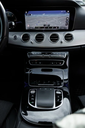 Mercedes-Benz E 220 50 хил. Силвър Стар Пълна история Облужена Лизинг, снимка 8