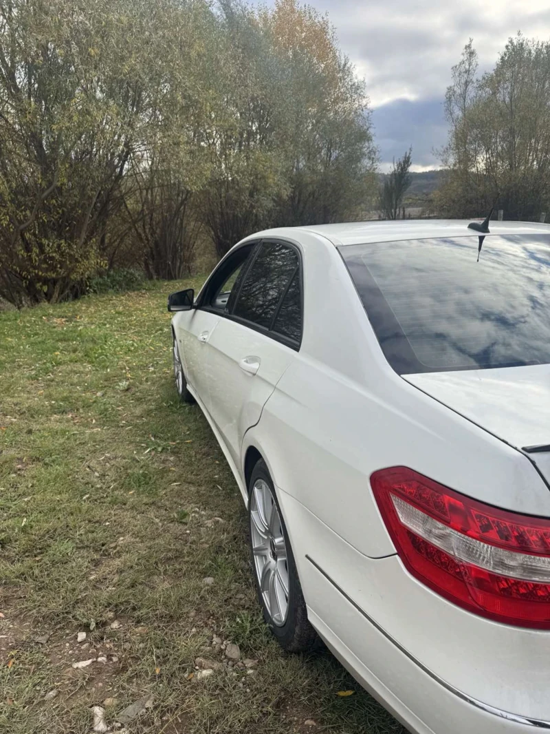 Mercedes-Benz E 200, снимка 2 - Автомобили и джипове - 52706133
