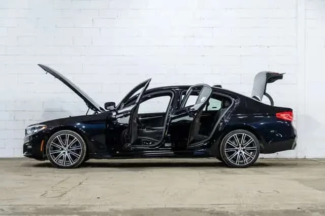 BMW 540 * ДИСТРОНИК* М-СПОРТ* ШИБЕДАХ* HARMAN KARDON* , снимка 5 - Автомобили и джипове - 53778210