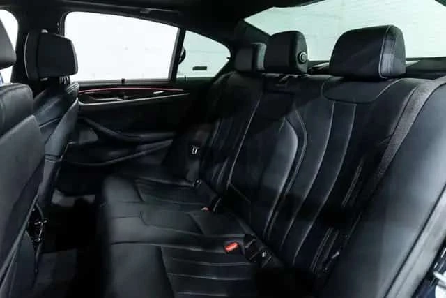 BMW 540 * ДИСТРОНИК* М-СПОРТ* ШИБЕДАХ* HARMAN KARDON* , снимка 17 - Автомобили и джипове - 53778210