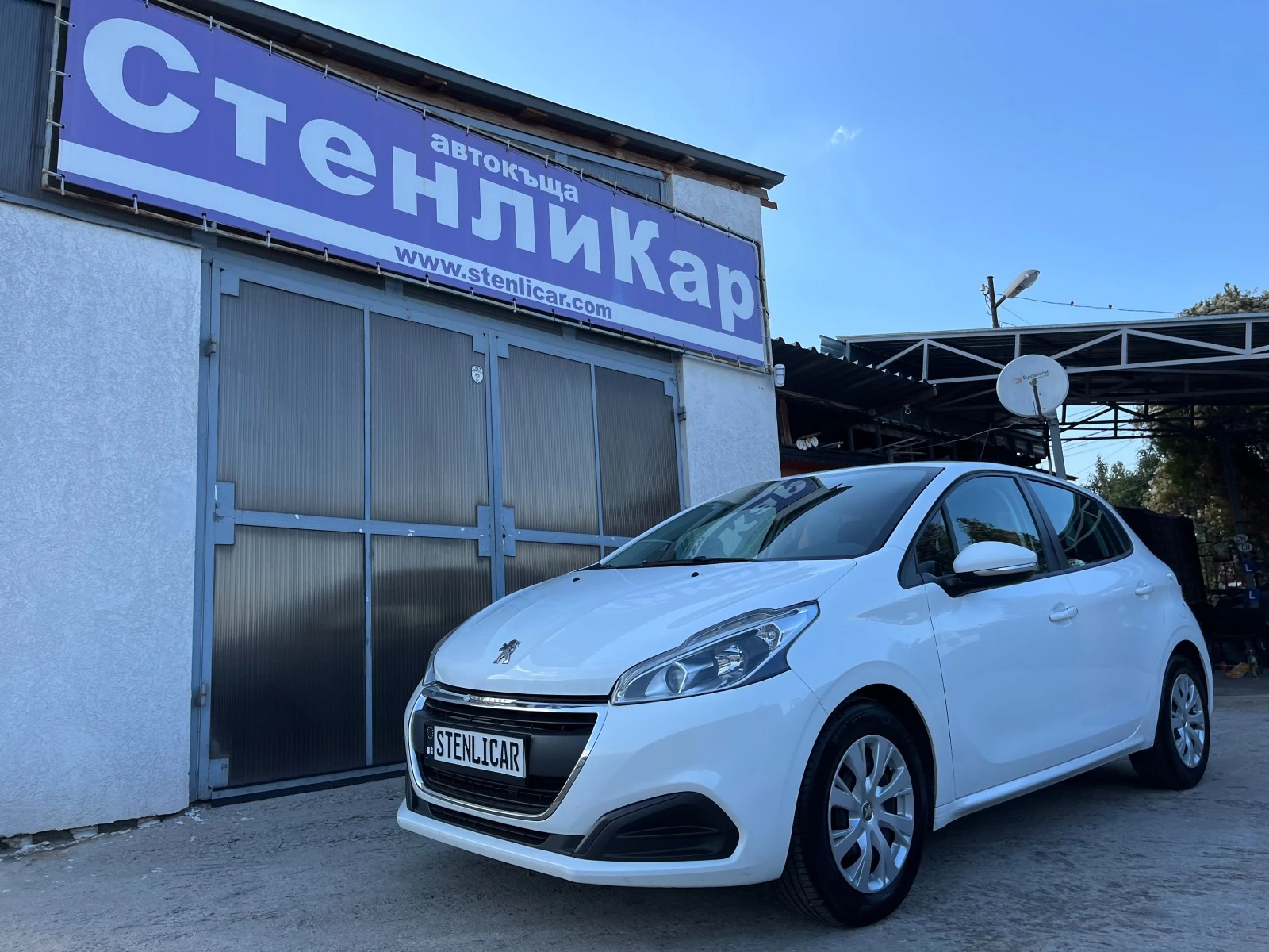 Peugeot 208 1.2i - АВТОМАТИК, снимка 1