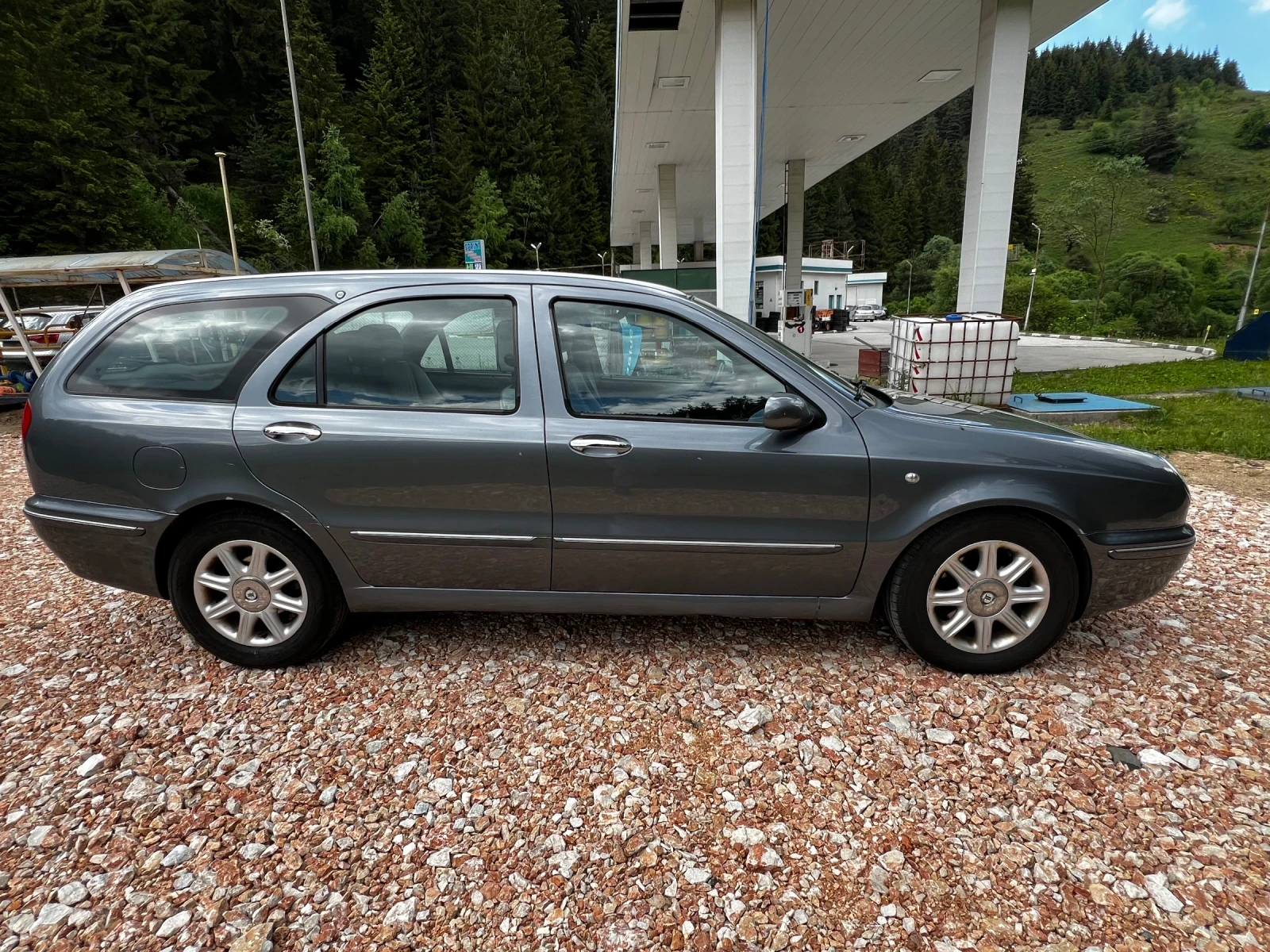 Lancia Lybra 1.9JTD* BOSE* ОБСЛУЖЕНА* МНОГО СТЕГНАТА* ДОБРИ ГУМ - изображение 2