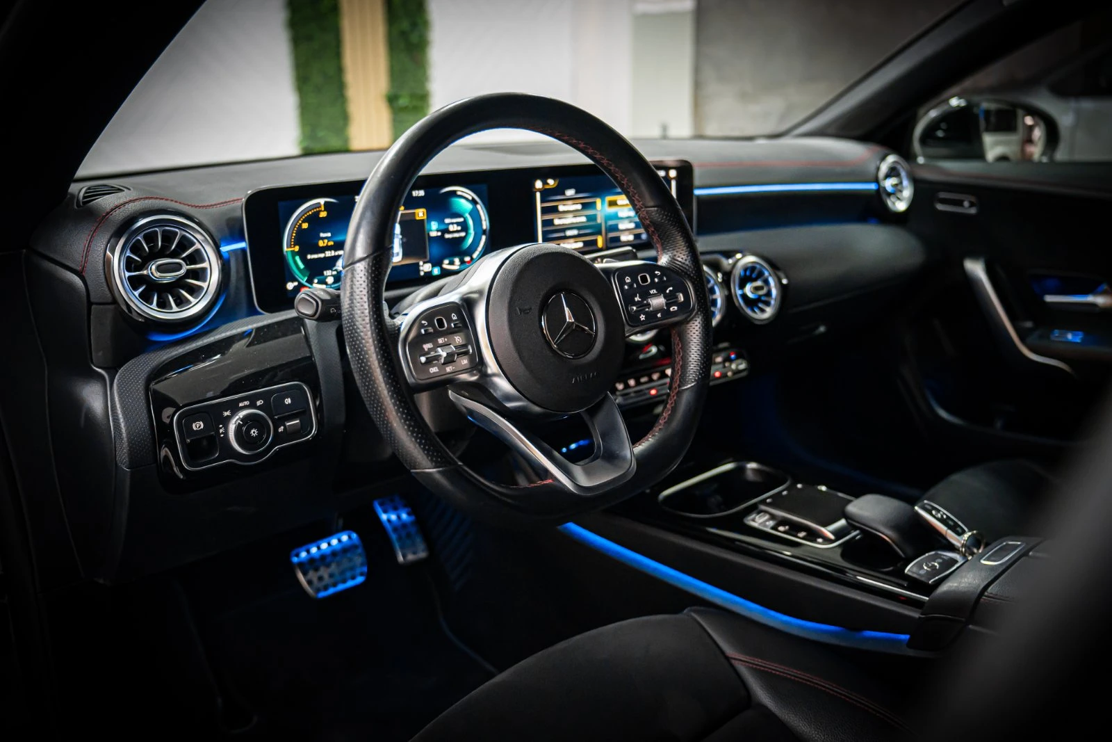 Mercedes-Benz CLA 180 AMG  - изображение 4