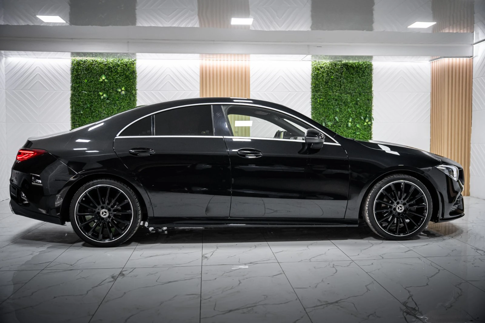 Mercedes-Benz CLA 180 AMG  - изображение 3