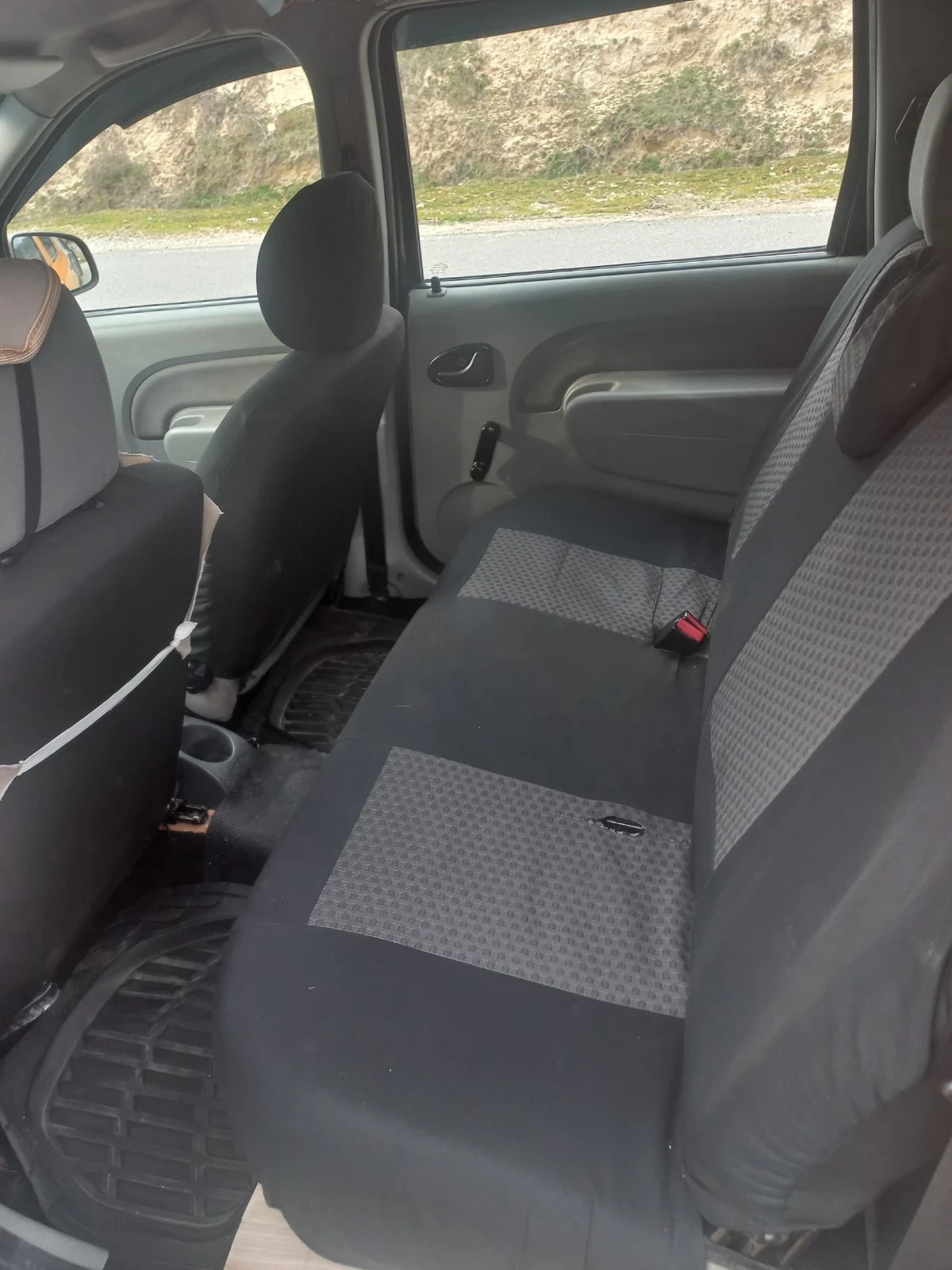 Dacia Logan, снимка 9 - Автомобили и джипове - 53727045